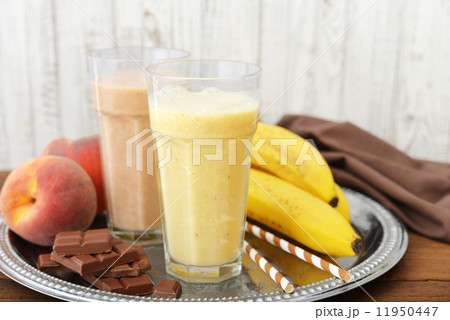 Banana smoothie Banana smoothie 11950447