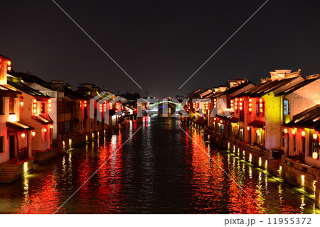 中国ツアー上海 蘇州 無錫の旅 美しき南禅寺古運河夜景の写真素材