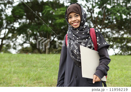 学校帰りのアジア人女子 11956219