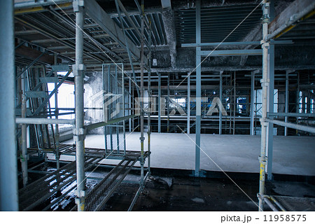 工事現場の足場 工事現場の足場 11958575