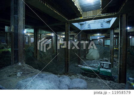 地下の掘削工事 11958579