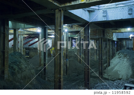 地下の掘削工事 地下の掘削工事 11958592