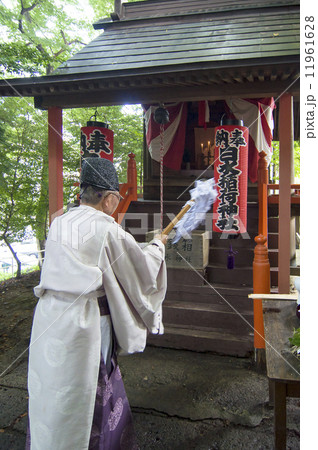 鎮守の森の小さな神社 鎮守の森の小さな神社 11961628
