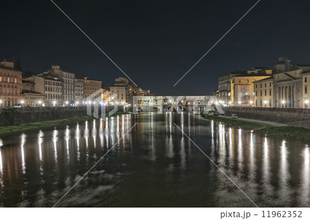 Florence Ponte Vecchio night view cityscape 11962352