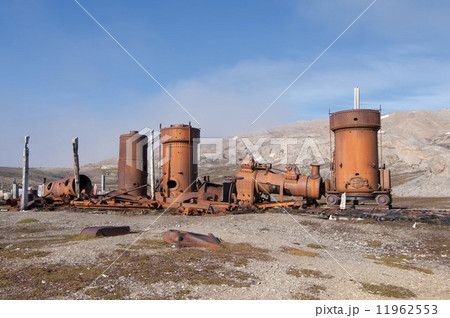 An abondoned mining settlement in Svalbard Spitzbergen 11962553