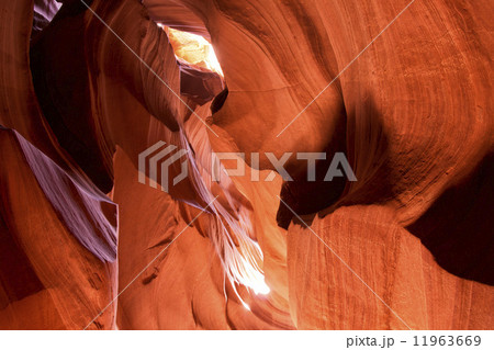Antelope Canyon illuminated at noon 11963669