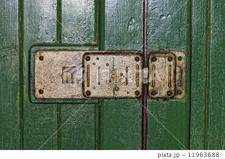 old rusted door iron close lock 11963688
