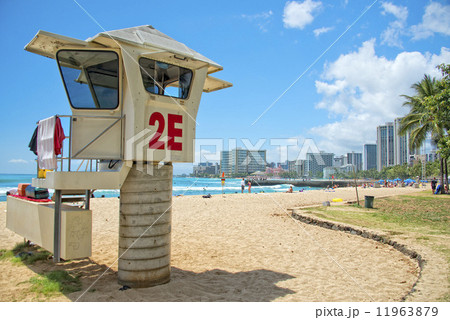 Waikiki beach panorama with rescue baywatch tower Waikiki beach panorama with rescue baywatch tower 11963879