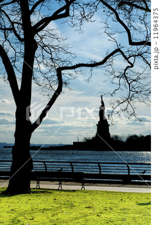 New York statue of liberty vertical silhouette 11964375