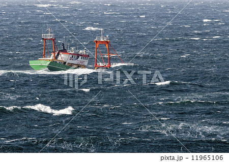 Ship in the tempest 11965106