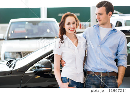 Young couple in the showroom 11967214