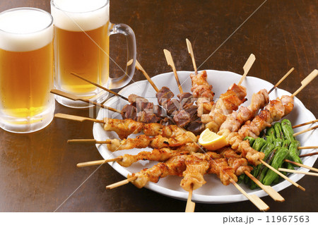 焼鳥とビール 11967563