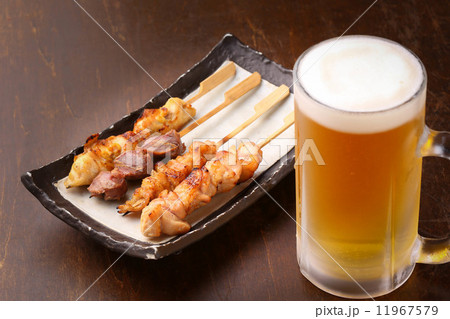 焼鳥とビール 11967579