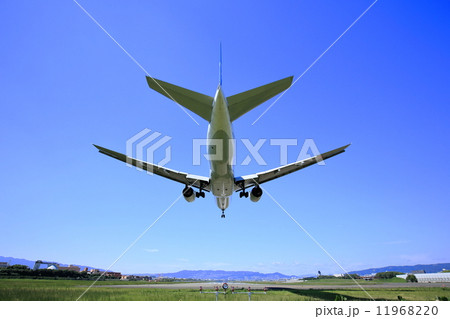 B777 Final approach 11968220