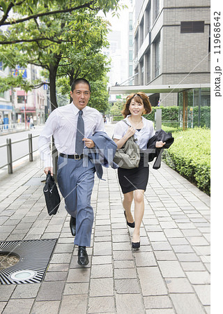 ビジネスシーン 11968642