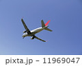 青い空と航空機 11969047