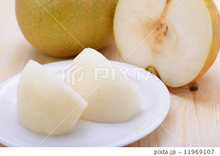 カットした幸水梨 11969107