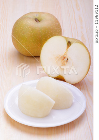 カットした幸水梨 11969112
