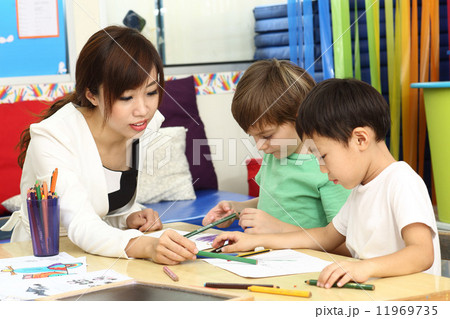 幼稚園の先生と生徒 幼稚園の先生と生徒 11969735