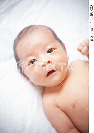 生後27日目 新生児 赤ちゃん 生後27日目 新生児 赤ちゃん 11969802