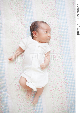 生後27日目　新生児　赤ちゃん 11970027