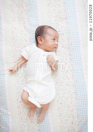 生後27日目 新生児 赤ちゃん 生後27日目 新生児 赤ちゃん 11970028