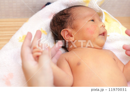 生後19日目　新生児　赤ちゃん 11970031