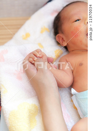 生後19日目 新生児 赤ちゃん 生後19日目 新生児 赤ちゃん 11970034