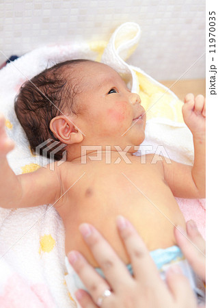 生後19日目 新生児 赤ちゃん 生後19日目 新生児 赤ちゃん 11970035