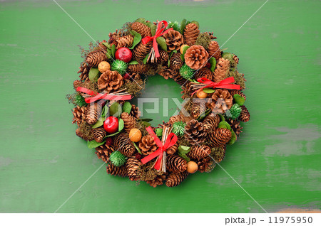 注意）背景の緑（グリーン）は、青色からの色調変換レタッチによリースの葉やリンゴ、背景にレタッチ痕が残る場合があります。またリースの接着剤が「白いひも」のように数カ所あります。ご了承の上ご購入ください。 11975950