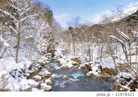 真冬の奥飛騨温泉郷と平湯川 11978321