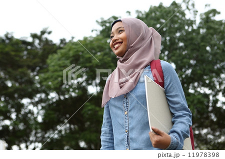 学校帰りのアジア人女子 11978398