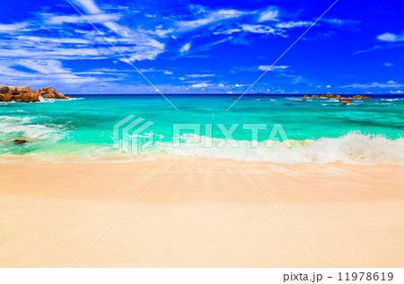Waves on tropical beach Waves on tropical beach 11978619
