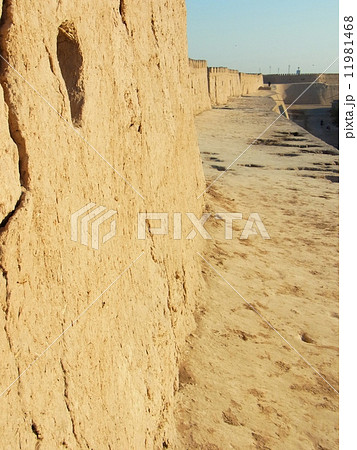 ウズベキスタン　ヒヴァ　アラビアンナイト　城壁 11981468