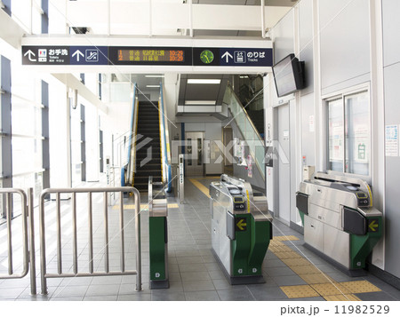 舎人ライナー　足立小台駅 11982529