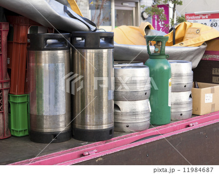 トランクに積んだビール樽 トランクに積んだビール樽 11984687