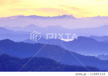 紀伊山地の夜明け 11985310