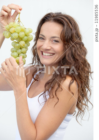 Woman and healthy food 11985536