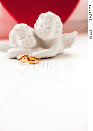 wedding rings 11987577