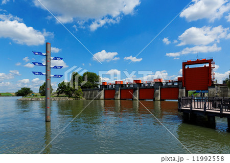 荒川と隅田川分岐点の赤水門 荒川と隅田川分岐点の赤水門 11992558