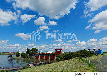 荒川と隅田川分岐点の赤水門と岩淵水門 荒川と隅田川分岐点の赤水門と岩淵水門 11992559