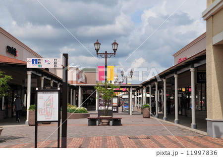 ショッピングモール 11997836