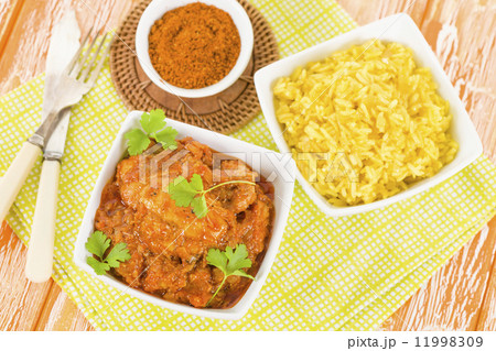 Quwarmah Al Dajaj - Kuwaiti curried chicken with saffron rice. Traditional Arab food. 11998309