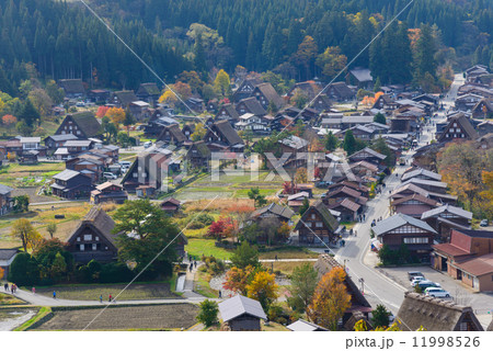 秋の白川郷 11998526