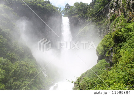 華厳の滝 11999394
