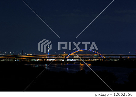 江北JCTとライトアップのスカイツリーと五色桜大橋 12002556