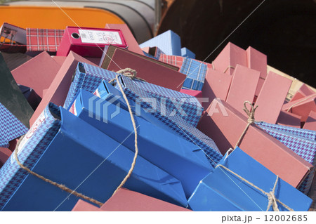 Old binders 12002685