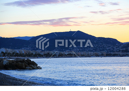 朝のニースの海岸 朝のニースの海岸 12004286
