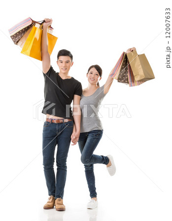 Asian couple shopping Asian couple shopping 12007633