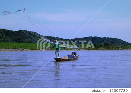 四万十川の投網漁の写真素材 [12007720] - PIXTA